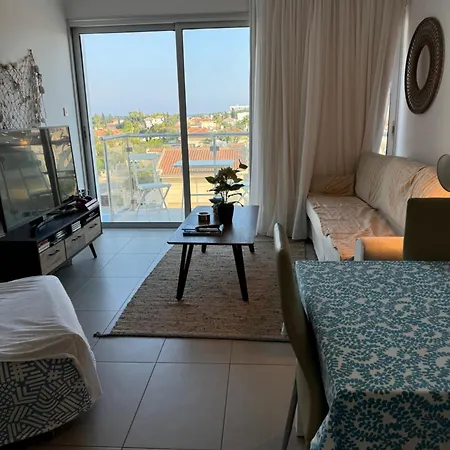 One-bedroom Apartment, 30m From The *